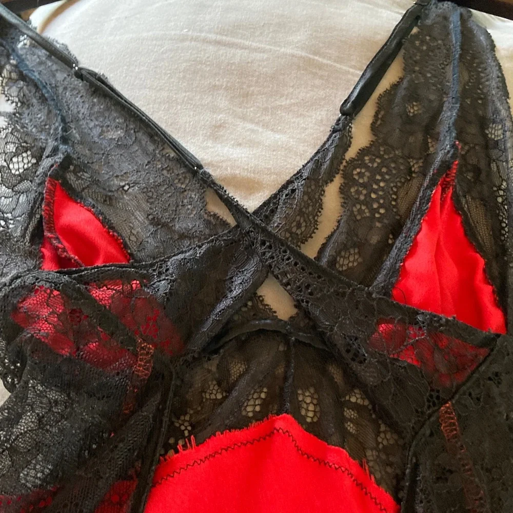 Victoria's Secret Scarlet and Ebony Lace Chemise - Picture 4 of 6